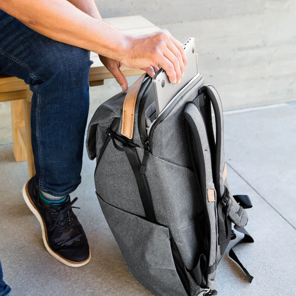Everyday Backpack | 20L | Charcoal (PFAS) - Image 7