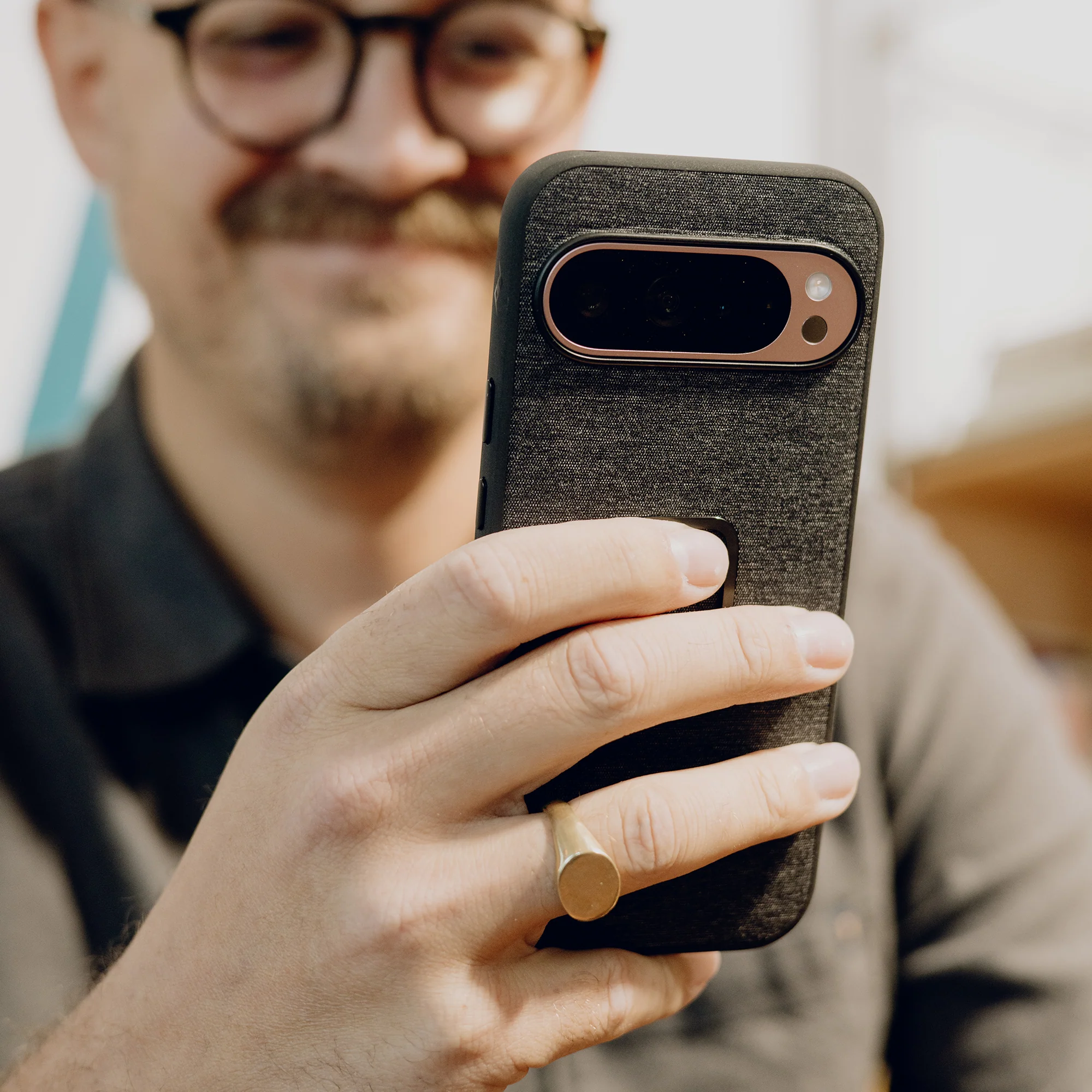 Everyday Case for Pixel 9 Pro | Everyday Case Loop | Charcoal | Nylon - Image 4