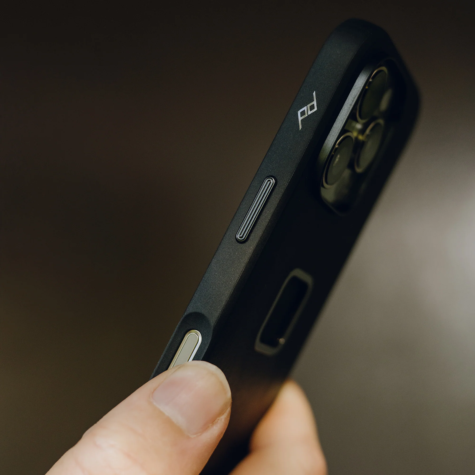 Everyday Clarino Case | iPhone 16 Pro Black - Image 4