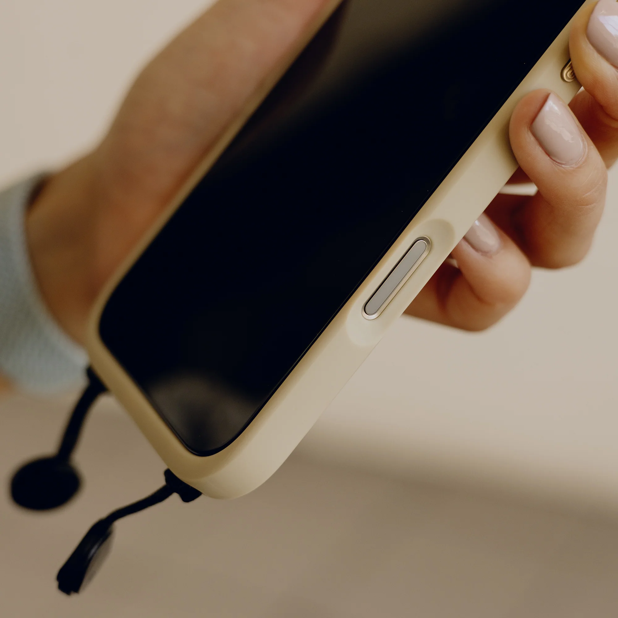 Everyday Clarino Case | iPhone 16 Pro Bone - Image 4