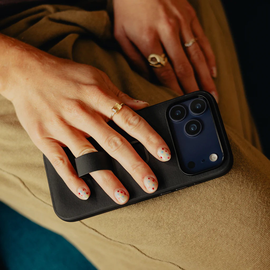 Everyday Loop Case | iPhone 17 Pro | Black - Image 4